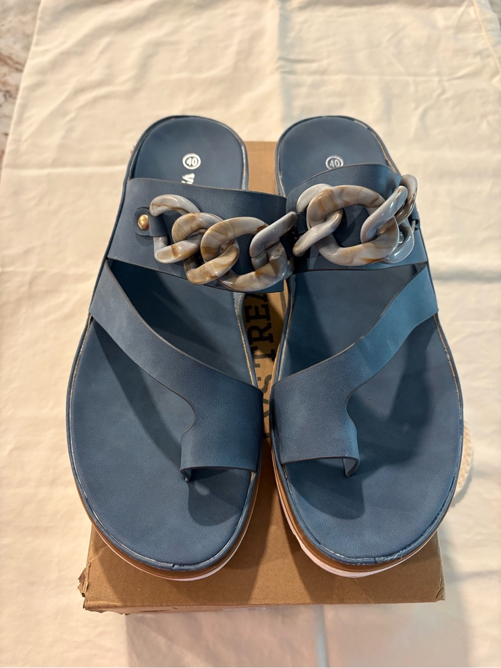 VS Treads Blue Chain-Accent Women's Slide Sandals